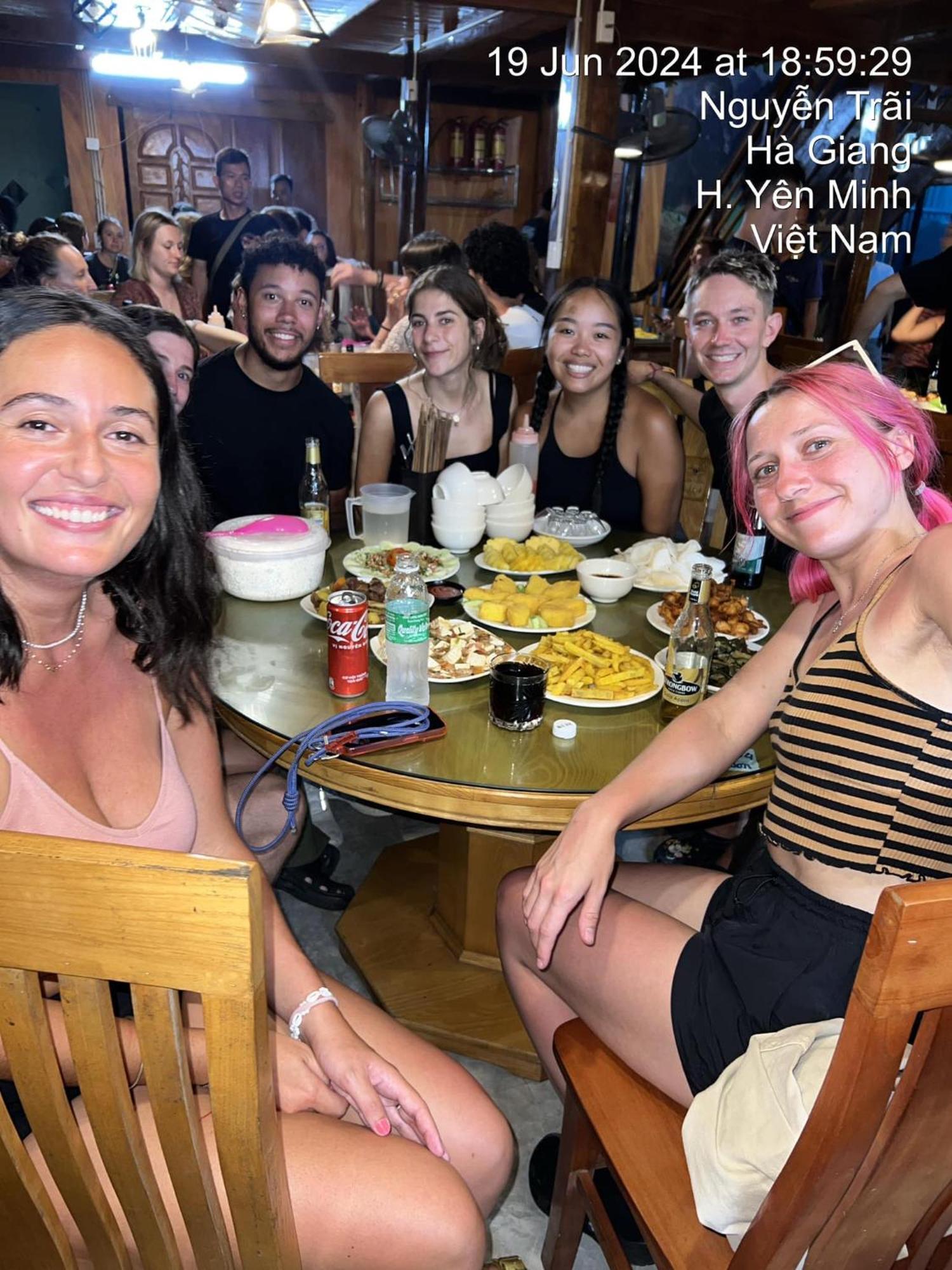 Nha San Homestay Yen Minh Eksteriør billede